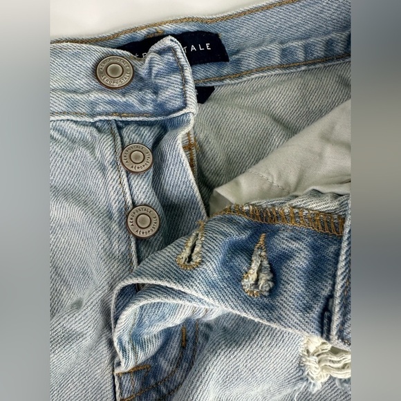 Aeropostale 90s High Rise Cut-Off Light Wash Jean Shorts Size 000 - Picture 9 of 11